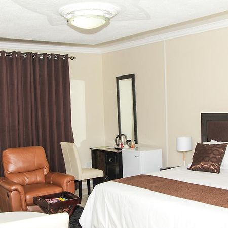Streets Of Gold Guest House Gaborone Bagian luar foto